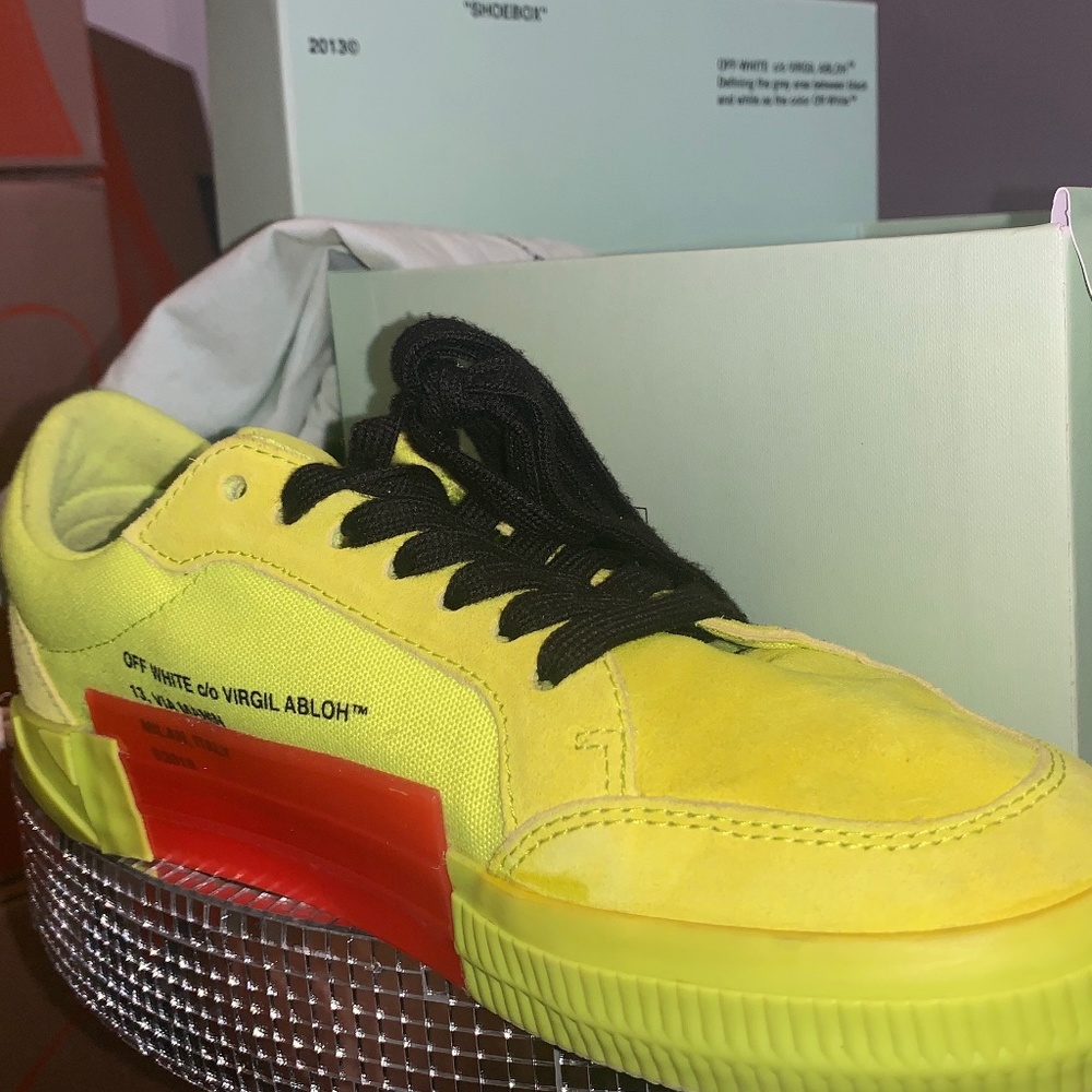 OFF-WHITE VULCANIZED LOW SNEAKER